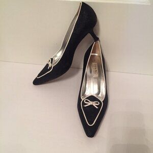 ISAAC MIZRAHI SHOES HEELS BLACK WHITE POINTED TOE ITALY